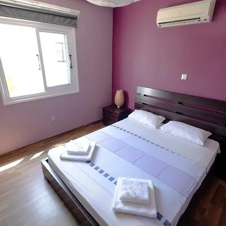 Tasos * Ajía Nápa